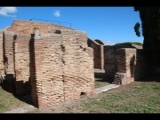 06493 ostia - regio iv - insula v - schola del traiano (iv,v,15) and domus (iv,v,16) - bli aus raum c in li raum e.jpg